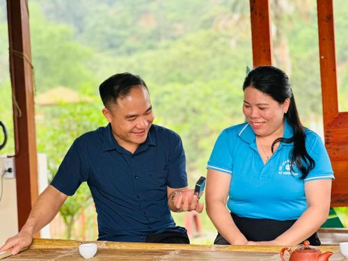 Anh Phan Long chia sẻ, rào cản lớn nhất khi muốn nói không với thuốc lá, chính là thói quen và sự nể nang trên bàn trà