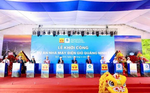 Đại biểu ấn nút khởi công Dự án Điện gió Quảng Ninh 1