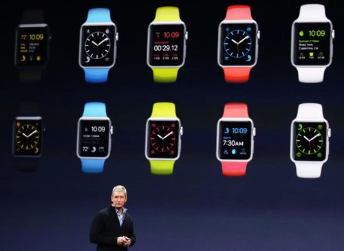 Một trong những sản phẩm mang tính biểu tượng đầu tiên trong kỷ nguyên Cook là Apple Watch ra mắt năm 2015