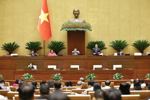 Quốc hội biểu quyết thông qua Luật sửa đổi, bổ sung một số điều của Luật Trợ giúp pháp lý. Ảnh: Doãn Tấn - TTXVN