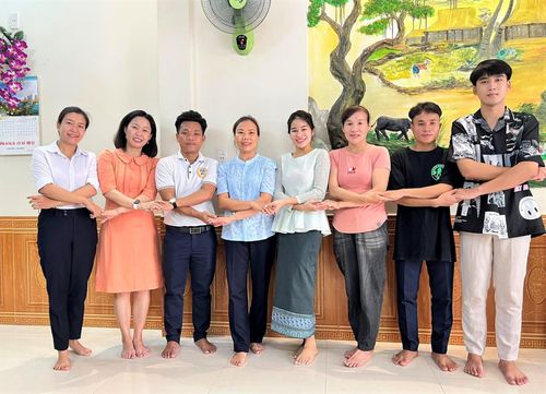 Ở Đà Nẵng, rất nhiều hộ gia đình nhận nuôi sinh viên Lào, tạo mối gắn kết truyền thống bền chặt. Ảnh: NGUYỄN HỮU