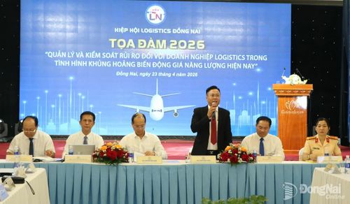 Các chuyên gia chủ trì chương trình tọa đàm. Ảnh: Vương Thế