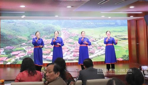 Tiết mục tốp ca tham gia hội thi