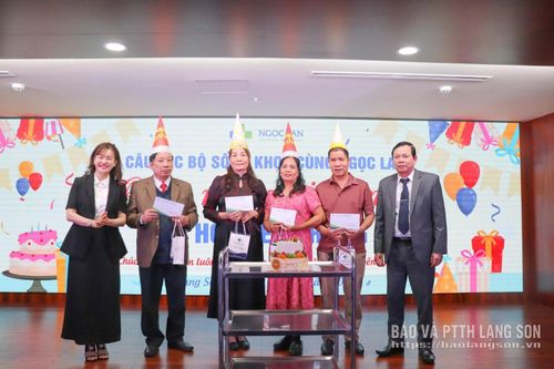 Lãnh đạo Công ty TNHH MTV Y tế Thiên Ngọc Lan chúc mừng sinh nhật các hội viên có ngày sinh trong tháng 4
