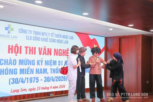 Tiểu phẩm "Chài đưa vợ đi đẻ" biểu diễn tại hội thi