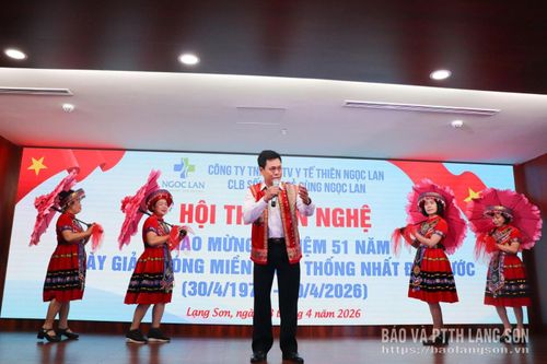 Tiết mục ca múa được dàn dựng công phu, ca ngợi tình yêu quê hương đất nước