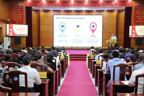 Lãnh đạo Sở Y tế đã giới thiệu và hướng dẫn khai thác Hệ thống “Bản đồ số An toàn thực phẩm tỉnh Lào Cai”.