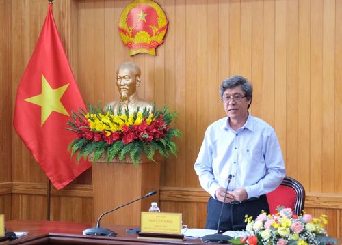 Phó Chủ tịch UBND tỉnh Nguyễn Minh nêu ý kiến chỉ đạo kết luận buổi làm việc