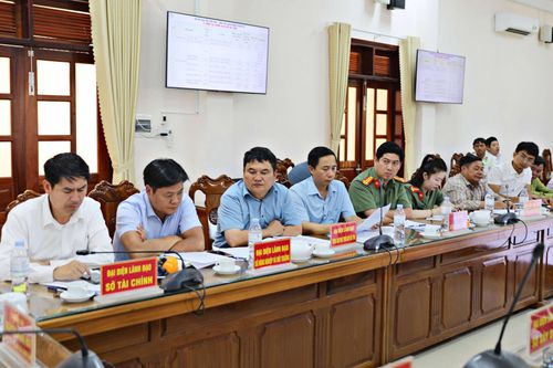 Đại diện lãnh đạo các sở, ngành và địa phương tham dự buổi làm việc