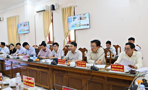 Đại diện lãnh đạo các sở, ngành và địa phương tham dự buổi làm việc