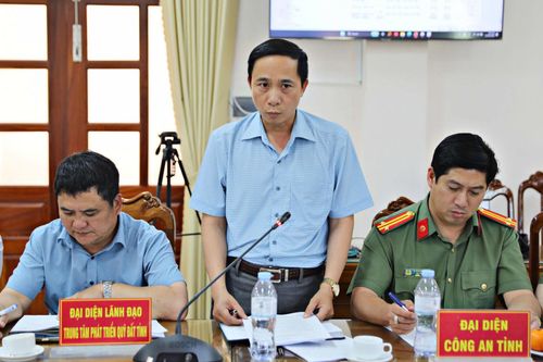 Đại diện lãnh đạo Trung tâm Phát triển quỹ đất tỉnh Lâm Đồng phát biểu