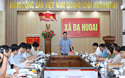 Quang cảnh buổi làm việc