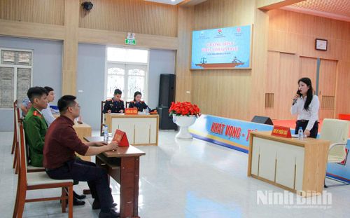 Mô hình “Phiên tòa giả định” giúp sinh viên Trường Đại học Kinh tế - Kỹ thuật Công nghiệp cơ sở Ninh Bình nâng cao nhận thức pháp luật, hình thành kỹ năng sống và ý thức chấp hành pháp luật.