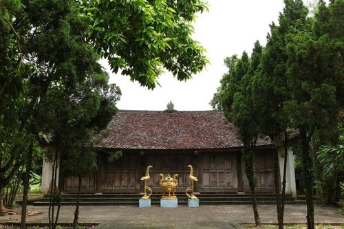 Đền Lăng (xã Liêm Hà) - di tích gắn liền với quê gốc và triều đại Tiền Lê của Vua Lê Đại Hành.