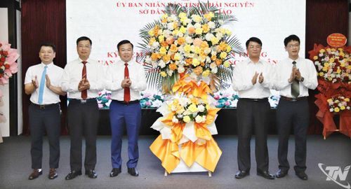 Đồng chí Phó Chủ tịch UBND tỉnh chúc mừng Sở Dân tộc và Tôn giáo nhân Kỷ niệm 80 năm Ngày truyền thống.