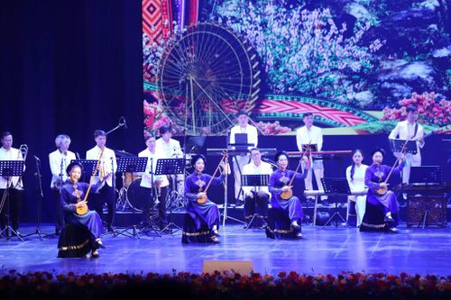 Các nghệ sĩ của Nhà hát Ca, Múa, Nhạc Quốc gia Việt Nam tại Lễ kỷ niệm 50 năm Quốc khánh nước Cộng hòa Dân chủ nhân dân Lào (2/12/1975-2/12/2025) và 105 năm ngày sinh Chủ tịch Kaysone Phomvihane (13/12/1920-13/12/2025).