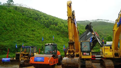 Nhà đầu tư đã chuẩn bị đầy đủ thiết bị khởi công dự án. Ảnh T.D