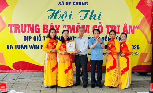 Mâm cỗ tri ân hình chữ S của Khu 5 Chu Hóa tại hội thi "Mâm cỗ tri ân" của xã Hy Cương được Ban tổ chức trao giải Nhất.