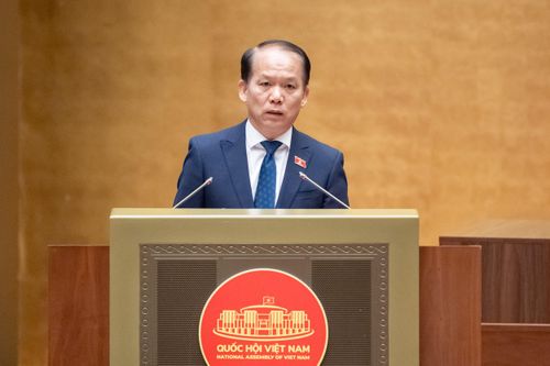 Bộ trưởng Bộ Tư pháp Hoàng Thanh Tùng trình bày tóm tắt Báo cáo tiếp thu, giải trình, chỉnh lý dự thảo Luật Tiếp cận thông tin (sửa đổi). Ảnh: Phạm Thắng