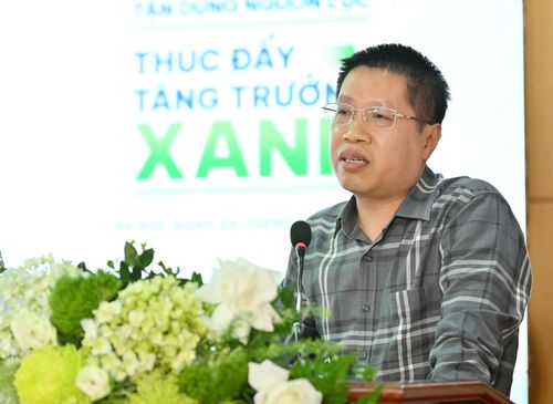 TS. Vũ Văn Doanh, Phó trưởng khoa Môi trường, Trường Đại học Tài nguyên và Môi trường Hà Nội, phát biểu tại Diễn đàn