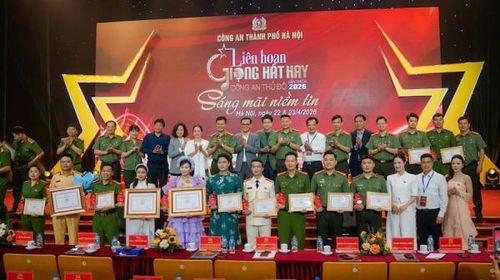 Các đại biểu tham dự buổi lễ.