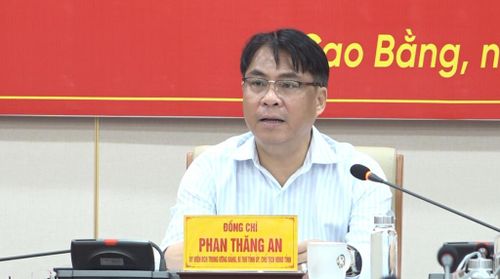 Đồng chí Phan Thăng An, Bí thư Tỉnh ủy, Chủ tịch HĐND tỉnh kết luận phiên họp.