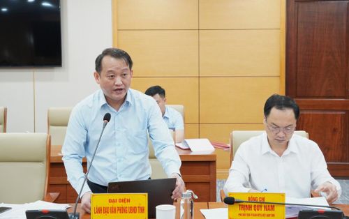 Văn phòng UBND tỉnh báo cáo nội dung trình tại phiên họp.