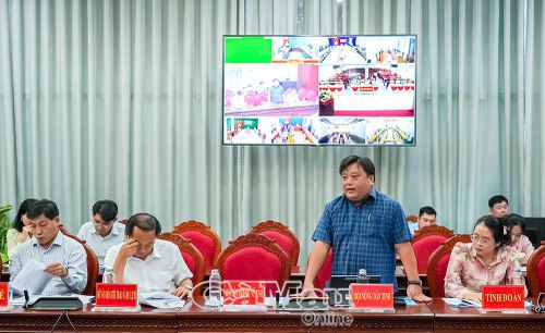 Phát biểu tham luận tại hội nghị, Chủ tịch Hội Nông dân tỉnh Cà Mau Nguyễn Hoàng Thoại cho biết, các cấp hội đã phát huy vai trò nòng cốt, đẩy mạnh tuyên truyền, nhân rộng các mô hình sản xuất hiệu quả, góp phần tích cực vào xây dựng nông thôn mới.