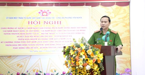 Phó Trưởng Công an phường Yên Nghĩa Trung tá Phan Hồ Quân phát biểu tham luận tại hội nghị. Ảnh: PV