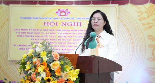 Chủ tịch Ủy ban MTTQ Việt Nam phường Yên Nghĩa Lương Huệ Minh phát biểu. Ảnh: PV