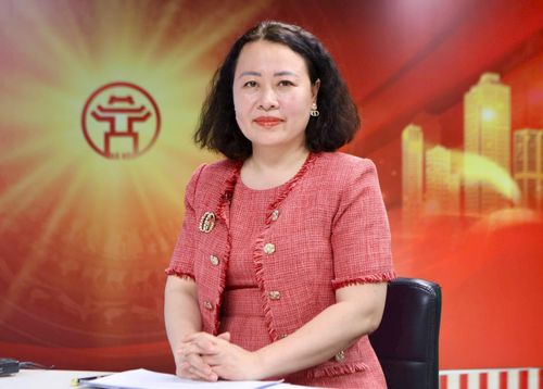 PGS.TS Trần Thị Diệu Oanh, Trưởng khoa Luật, Học viện Hành chính và Quản trị công trao đổi tại chương trình. Ảnh: Viết Thành