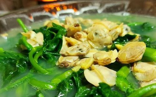 Món mồng tơi nấu ngao thanh mát, dễ ăn luôn là lựa chọn hàng đầu trong thực đơn món ngon ngày hè. 