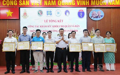 Trao thưởng cho các tập thể và cá nhân