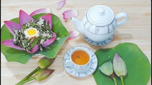 Trà lá sen hỗ trợ giấc ngủ.