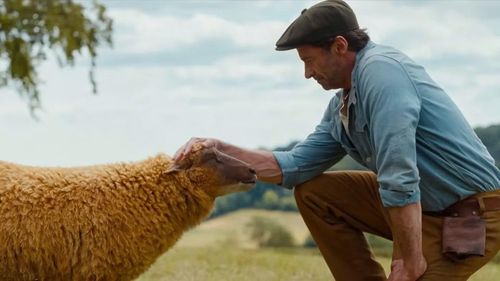 Hugh Jackman trong tạo hình người chăn cừu George Hardy. Ảnh: Sony Pictures