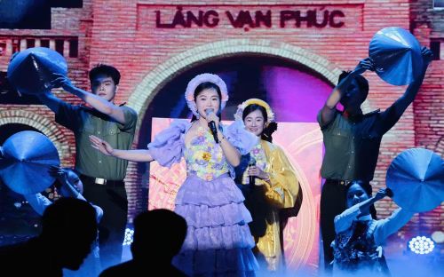 Nữ chiến sỹ Công an Thủ đô tươi tắn, tự tin thể hiện ca khúc "Made in Việt Nam"