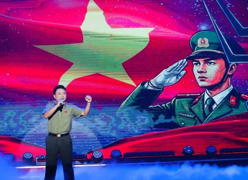 Hay niềm tự hào và những mạch nguồn truyền thống được trao truyền qua các thế hệ Công an nhân dân