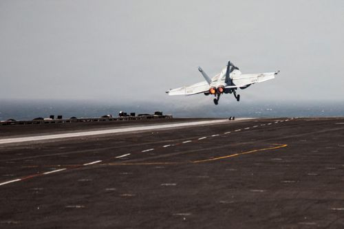  Một máy bay F/A-18E Super Hornet, thuộc Phi đội Chiến đấu Cơ 87, cất cánh từ sàn đáp của tàu USS Gerald R. Ford để thực hiện nhiệm vụ hỗ trợ Chiến dịch Cơn Thịnh nộ dữ dội tại Iran. Ảnh: Reuters. 