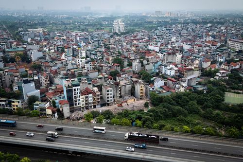 Theo UBND phường Đông Ngạc, dự án có tổng mức đầu tư 2.344 tỷ đồng, trong đó chi phí giải phóng mặt bằng 1.673 tỷ đồng. Tuy nhiên, tiến độ dự án bị ảnh hưởng do một số hộ dân có kiến nghị về đơn giá bồi thường, đồng thời có khiếu nại liên quan đến nguồn gốc sử dụng đất và diện tích đo đạc.