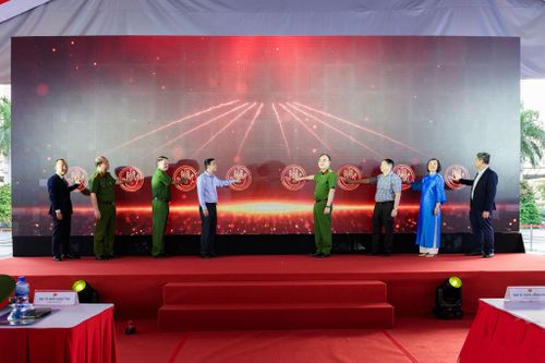  Người dân kỳ vọng mô hình sẽ được triển khai rộng khắp khu dân cư. Không chỉ phục vụ dịch vụ công mà còn hỗ trợ đời sống hàng ngày. Từ y tế, tài chính đến mua sắm đều tích hợp tại một điểm. Trạm Công dân số đang dần trở thành tiện ích quen thuộc. 