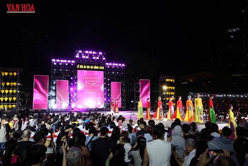 Lễ hội năm nay diễn ra từ ngày 24 đến ngày 26.4 tại nhiều không gian của trung tâm thành phố Đà Nẵng và kết nối với đô thị cổ Hội An