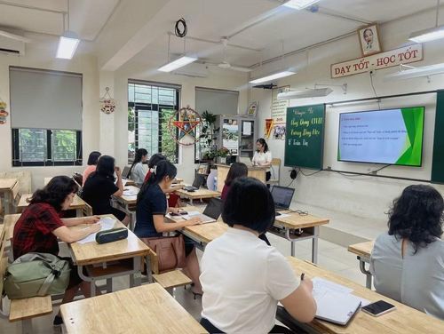 Hệ thống hồ sơ, sổ sách vốn quen thuộc với giáo viên nay được đưa lên môi trường số. Từ lịch báo giảng, giáo án đến kế hoạch bài dạy đều được số hóa, mã hóa và lưu trữ tập trung. (Ảnh: ĐỖ BẢO)