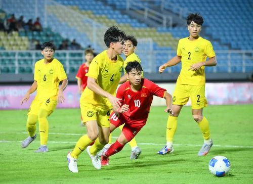 U17 Việt Nam chiếm lợi thế sau hiệp 1.