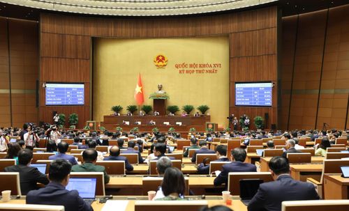 Quốc hội biểu quyết thông qua Nghị quyết về phê chuẩn quyết toán ngân sách nhà nước năm 2024. Ảnh: QUANG PHÚC