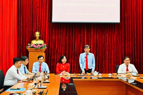  Đồng chí Nguyễn Khắc Văn phát biểu nhận nhiệm vụ. Ảnh: VIỆT DŨNG 