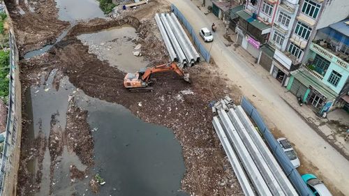 Tuyến kênh dẫn La Khê và đường giao thông hai bên bờ kênh, được khởi công từ cuối năm 2019, đến nay vẫn chậm tiến độ do vướng mắc trong công tác GPMB.