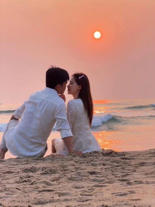 Cô cũng bày tỏ sự trân trọng đối với bạn đời. Nữ ca sĩ chia sẻ: “Kỳ nghỉ phép tuyệt vời tại Đà Nẵng. Cảm ơn đồng chí C giấu tên đã giữ lời hứa”. Cô cũng cho biết đây là khoảng thời gian hiếm hoi để cả gia đình có thể ở bên nhau trọn vẹn.