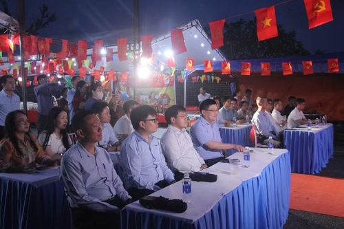 Các đại biểu tham dự Hội chợ.