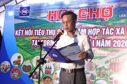 Ông Lê Đăng Phúc - Phó Chủ tịch Liên minh HTX tỉnh Hà Tĩnh phát biểu tại Hội chợ.