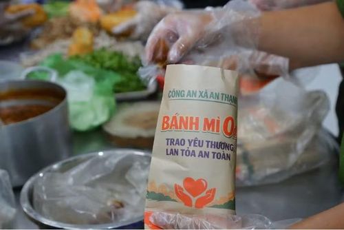 Mô hình “Bánh mì 0 đồng - Trao gửi niềm tin” tại Công an xã An Thạnh, TP Cần Thơ. Ảnh: CACC.